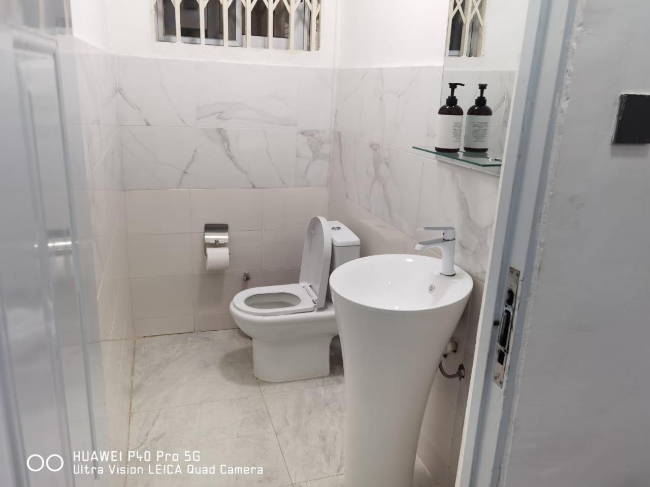 Luxury Modern 1-Bedroom Flat view 4