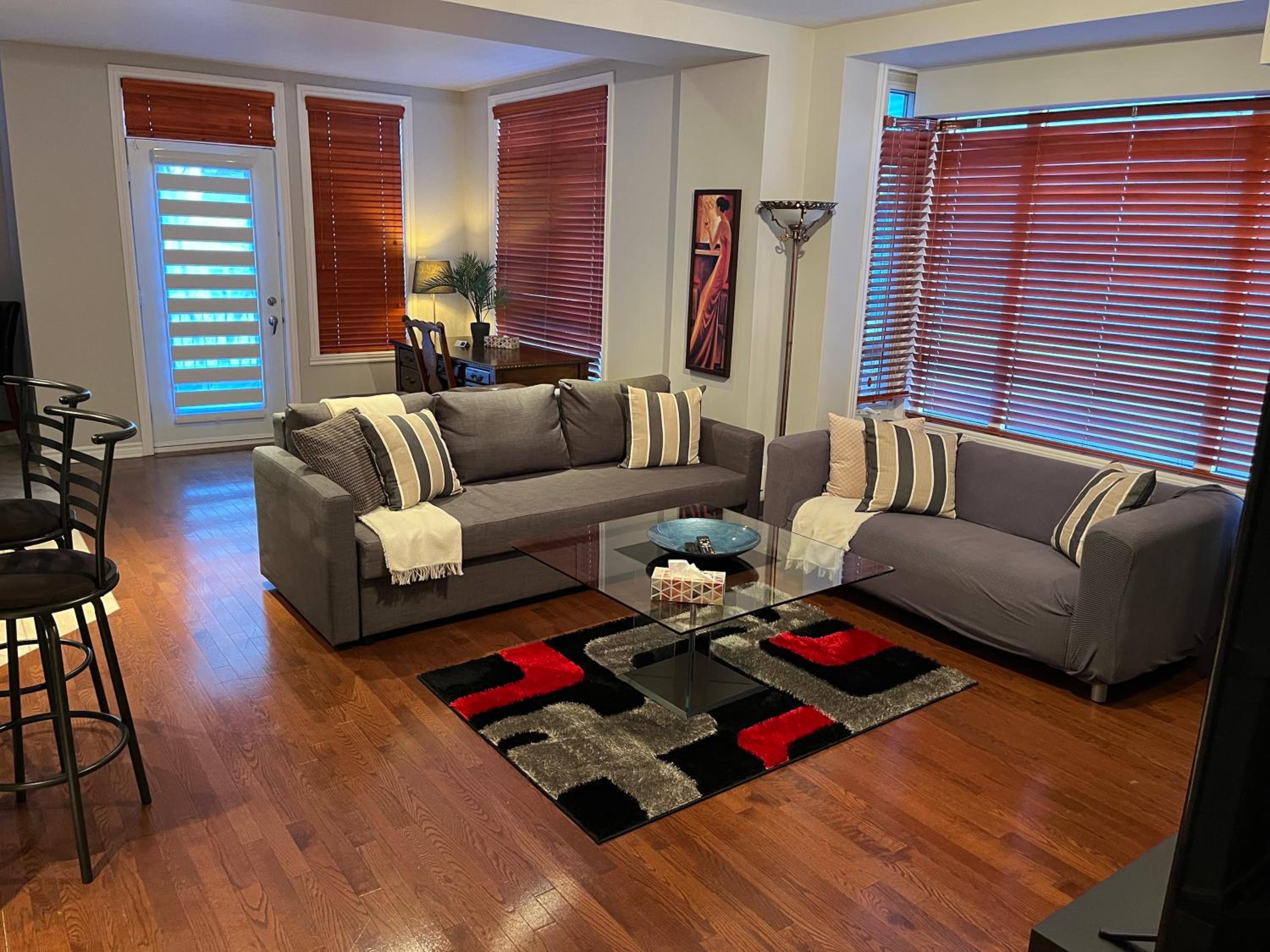 ApartHotelMontreal by Les Terrasses Saint Urbain 2225I2