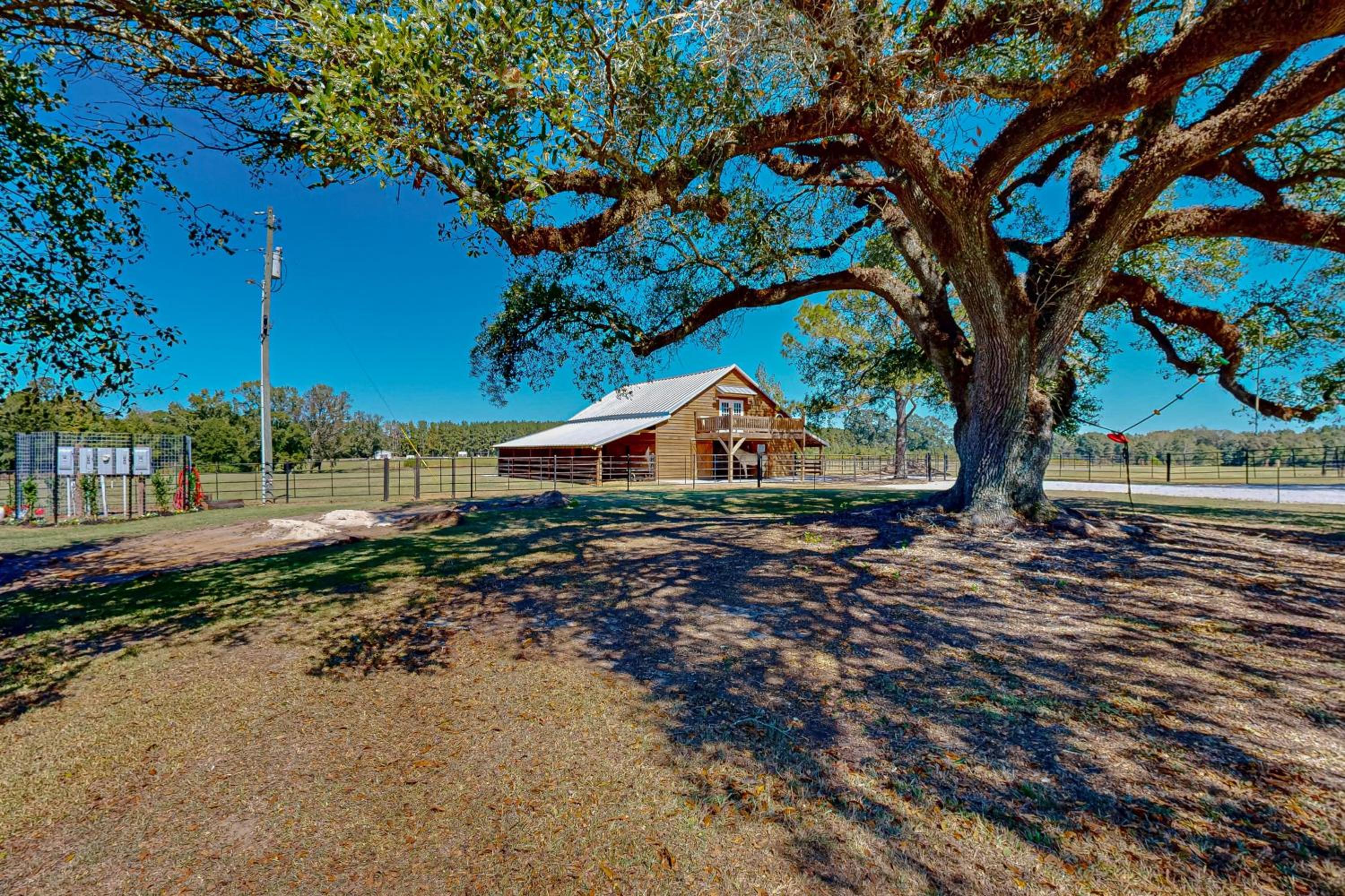 Windmill Trails Farm - Barn Loft and Dairy Cottage