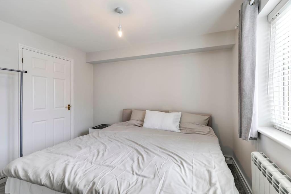 Cozy 2 Bedroom Apartment Welywn Garden City view 4