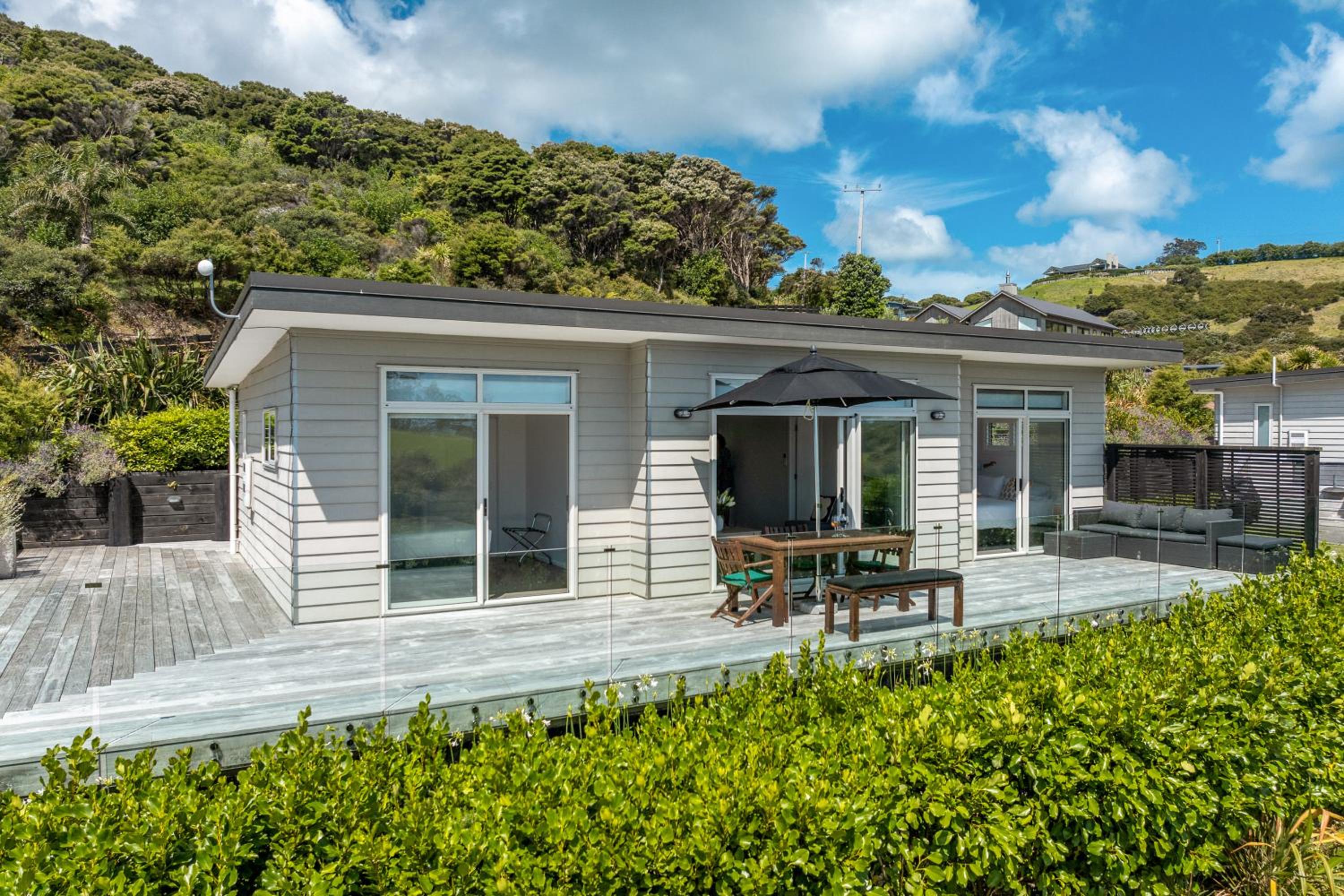 Te Whau Bach Apartments - Stay Waiheke view 4
