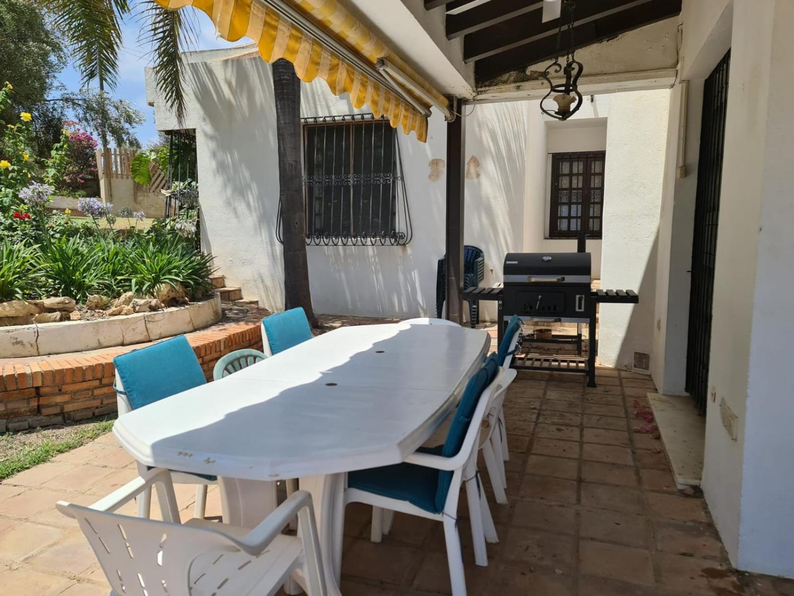Cortijo alberca blanca beach