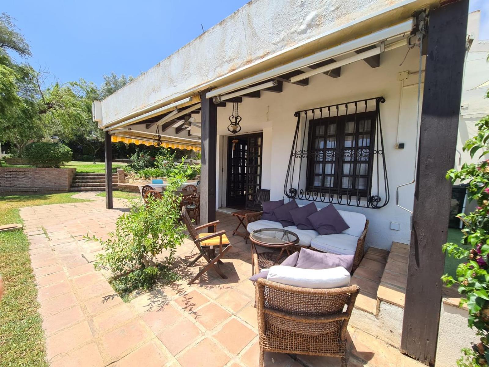 Cortijo alberca blanca beach