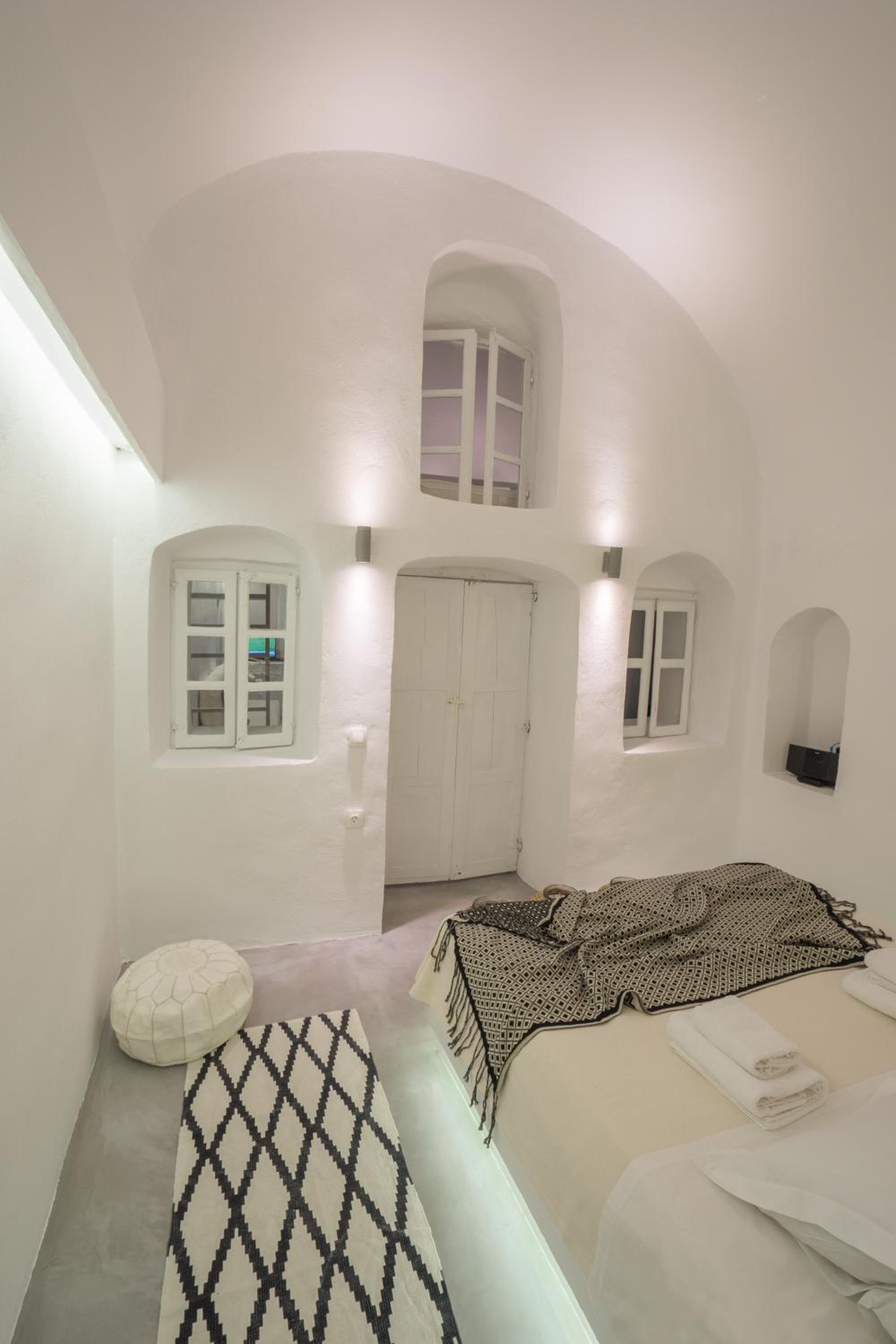 Oia Vacations - Canvas Suites - Property Image 26