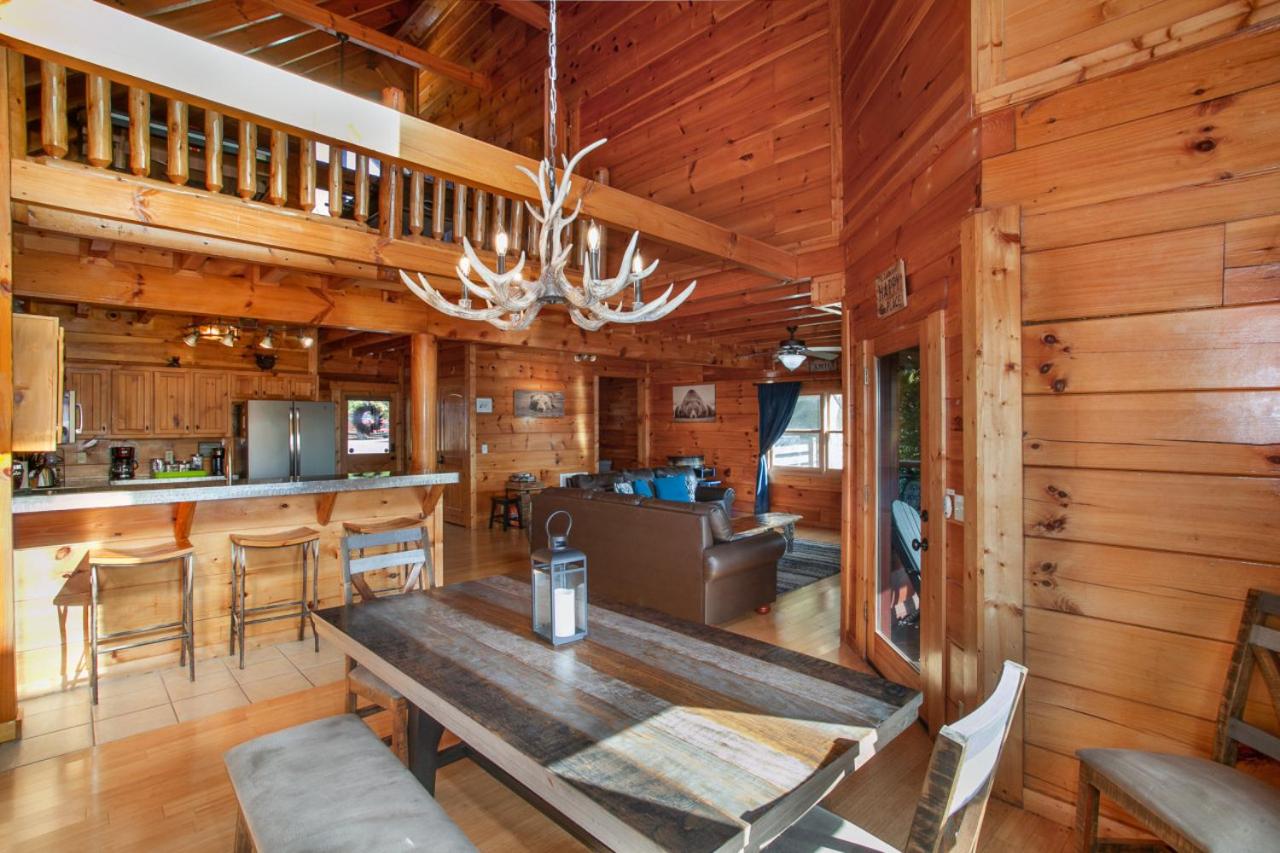 Highland Haven w Hot Tub Grill Fireplace