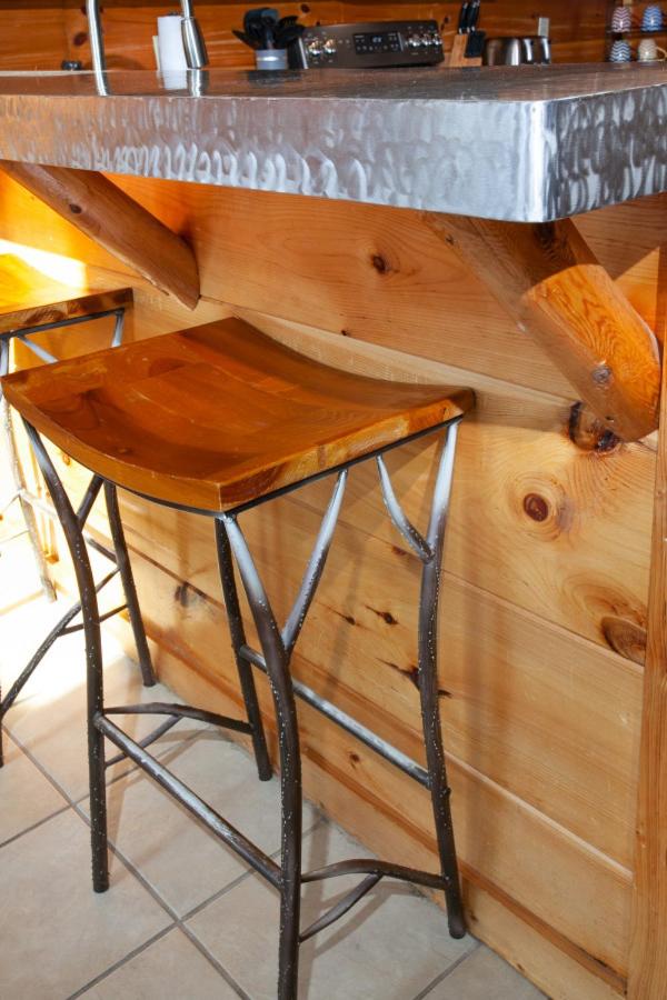 Highland Haven w Hot Tub Grill Fireplace