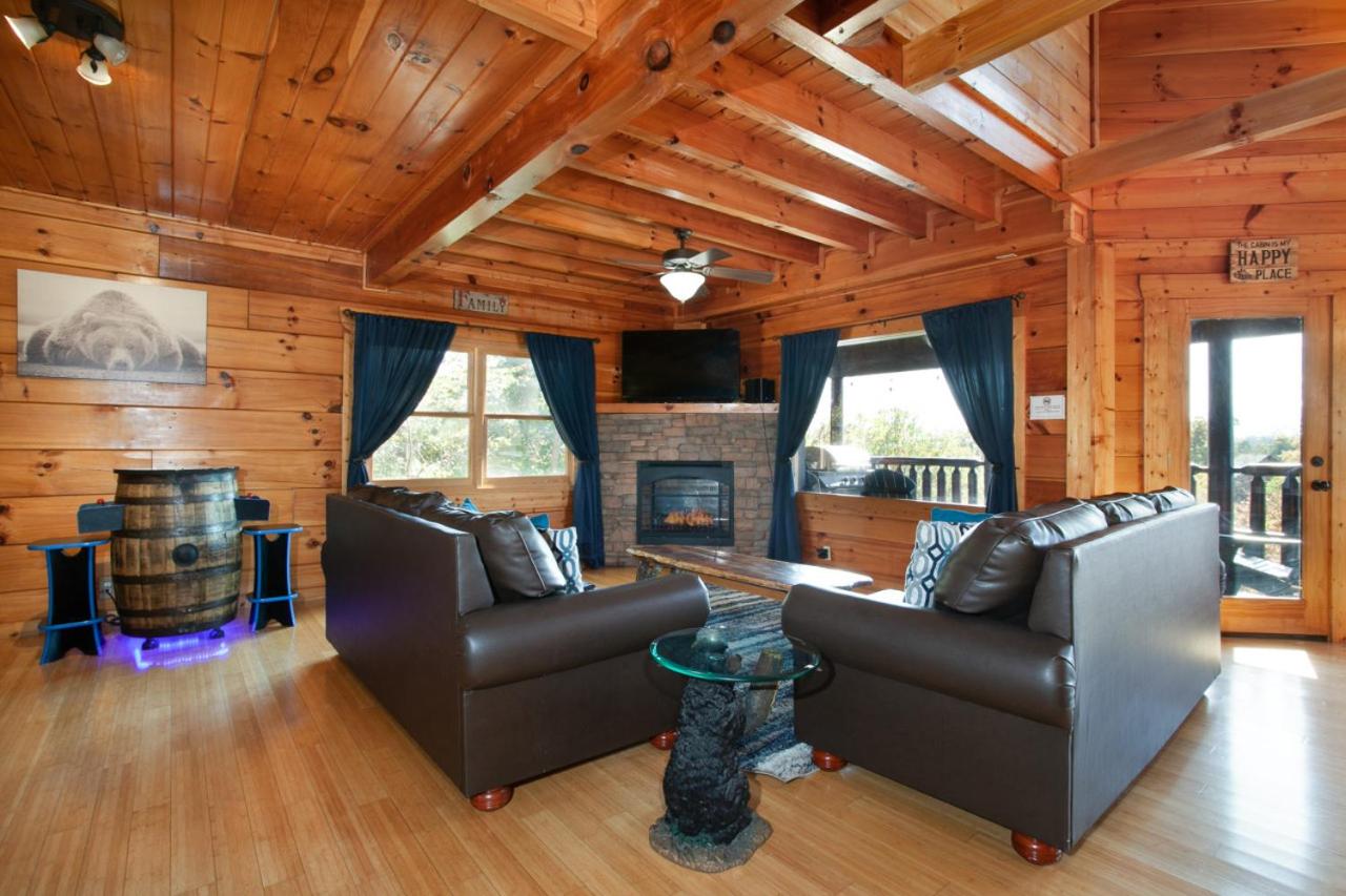Highland Haven w Hot Tub Grill Fireplace
