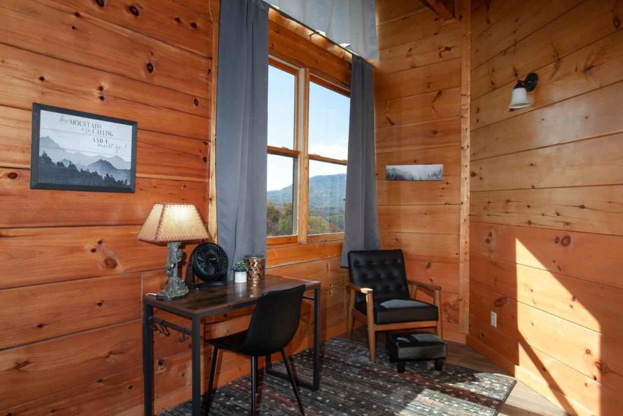 Highland Haven w Hot Tub Grill Fireplace