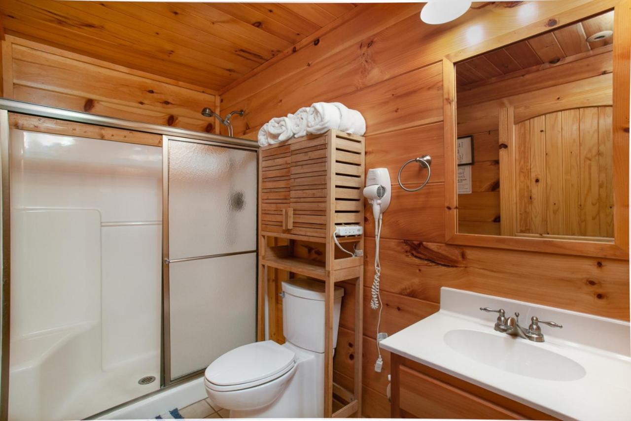 Highland Haven w Hot Tub Grill Fireplace