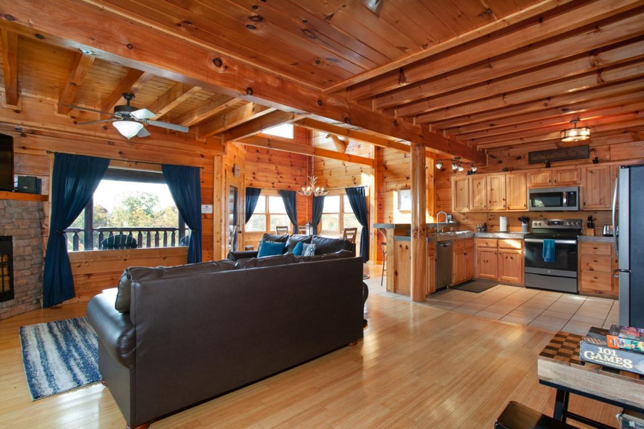 Highland Haven w Hot Tub Grill Fireplace