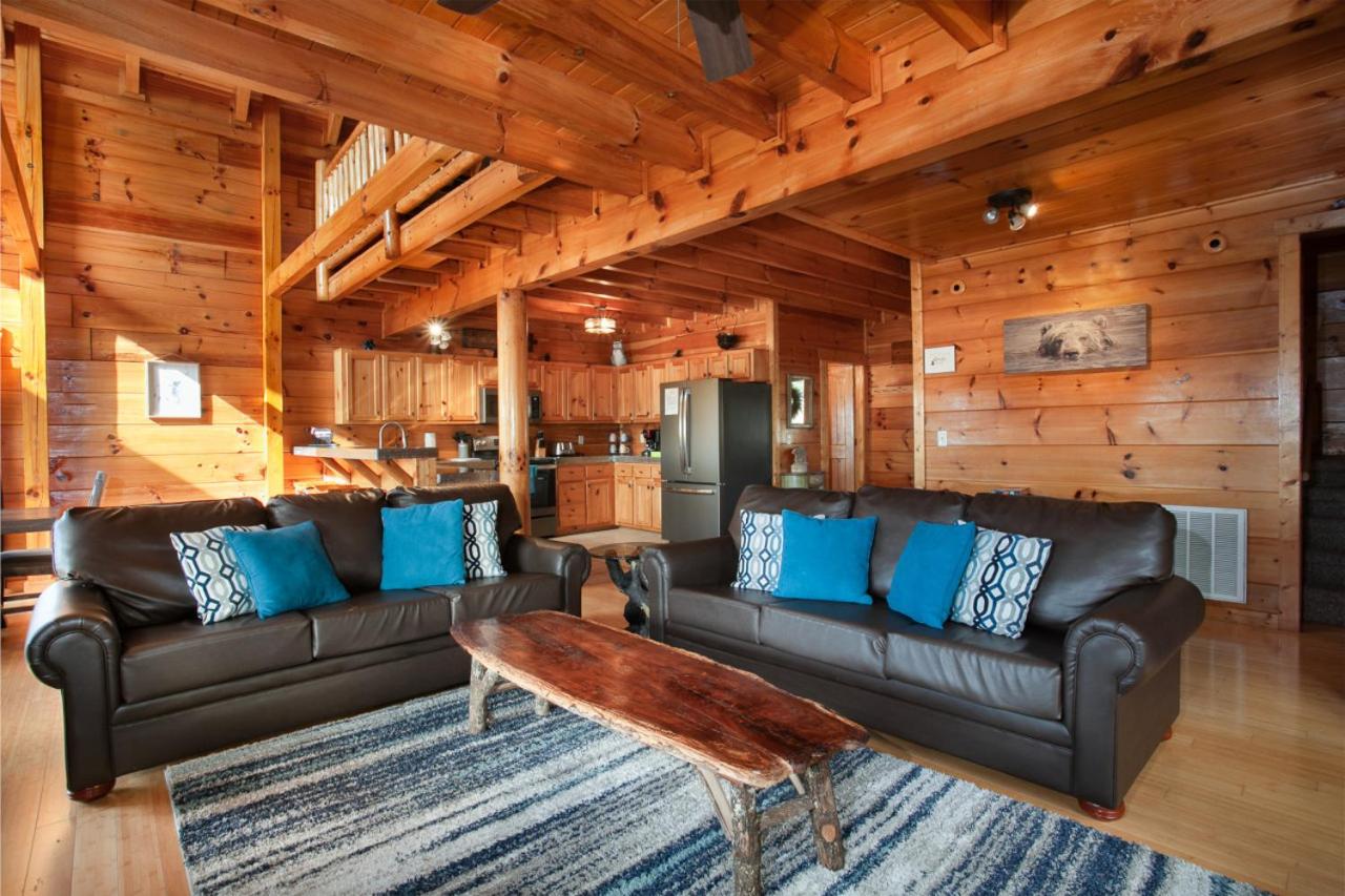Highland Haven w Hot Tub Grill Fireplace