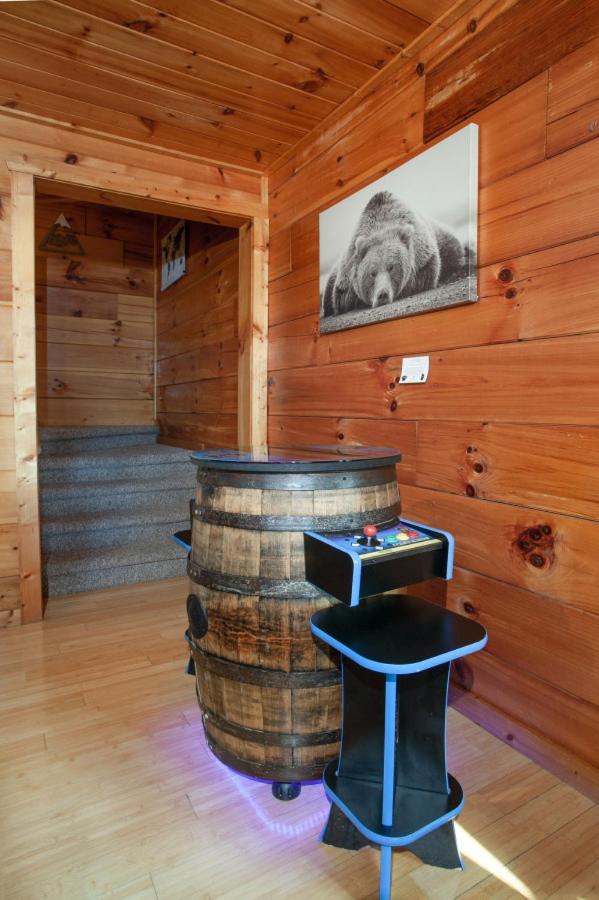 Highland Haven w Hot Tub Grill Fireplace