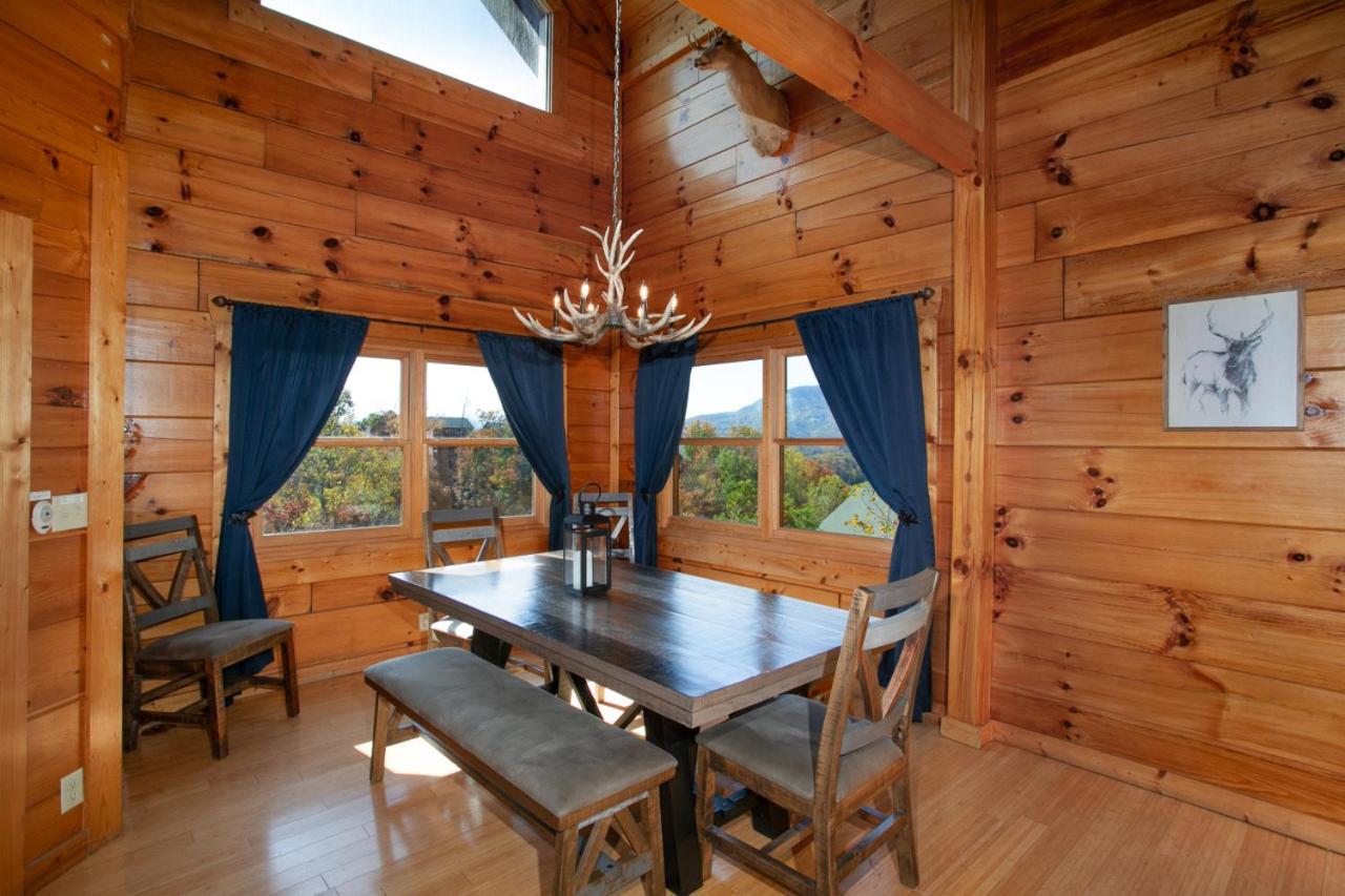 Highland Haven w Hot Tub Grill Fireplace