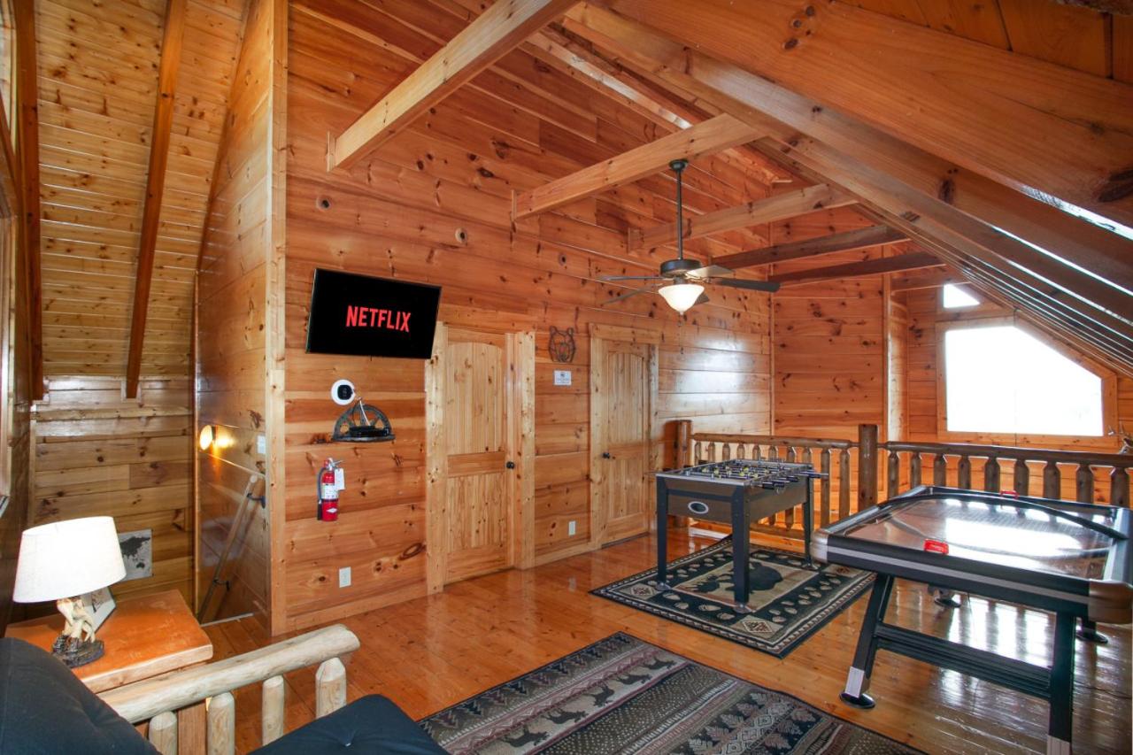 Highland Haven w Hot Tub Grill Fireplace