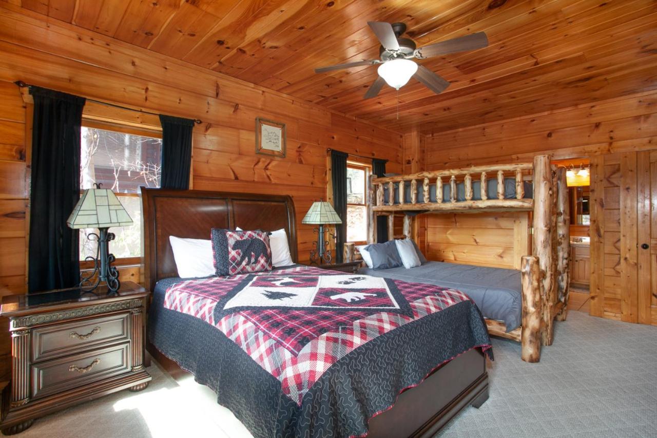 Highland Haven w Hot Tub Grill Fireplace