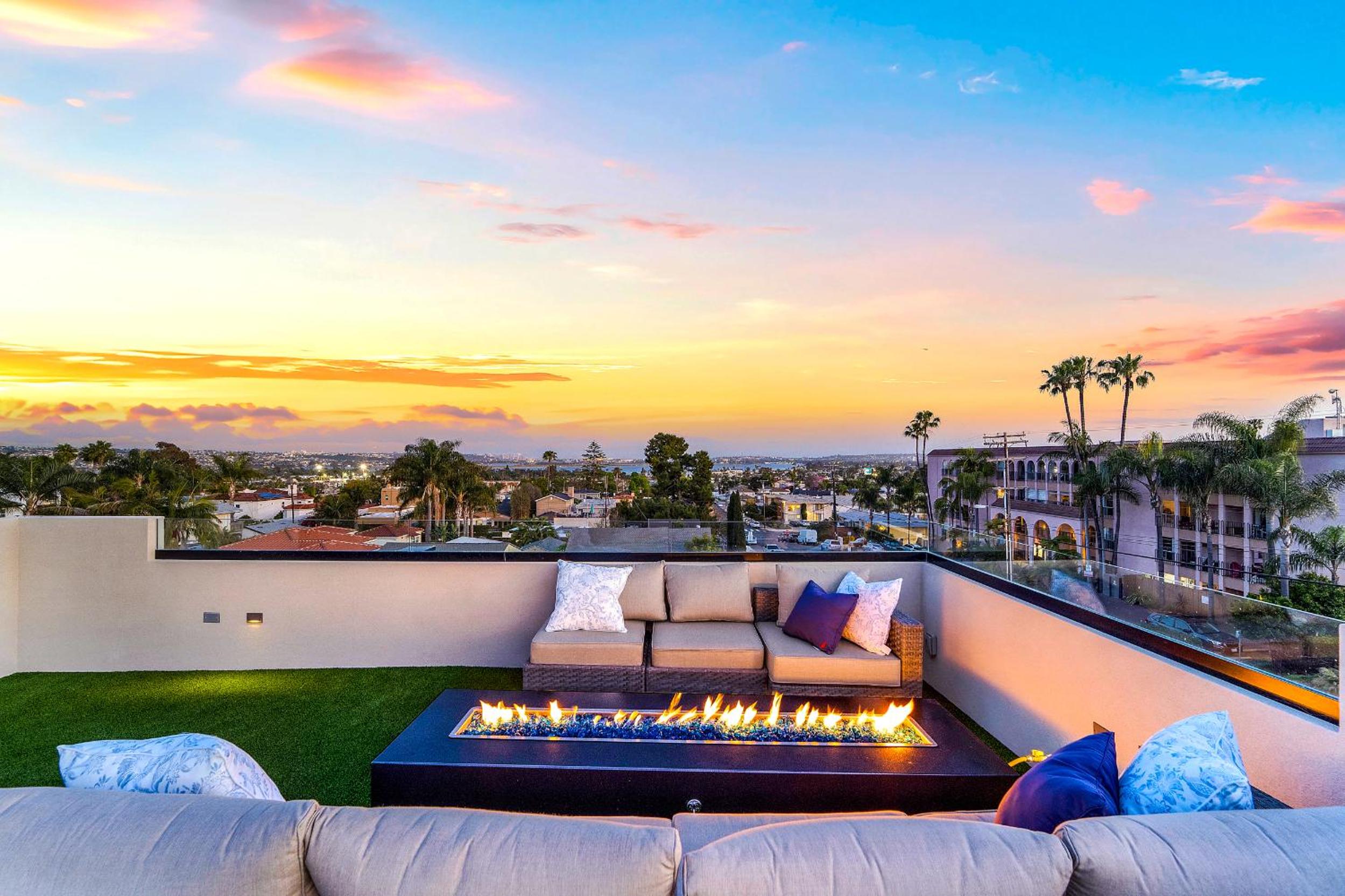Beach Luxury - Hot Tub, Sauna, Firepits, Ebikes, Surf view 3
