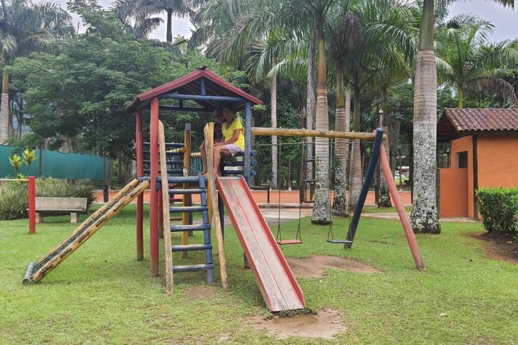 Casa na mococa fundos, ar-condicionado, condomínio