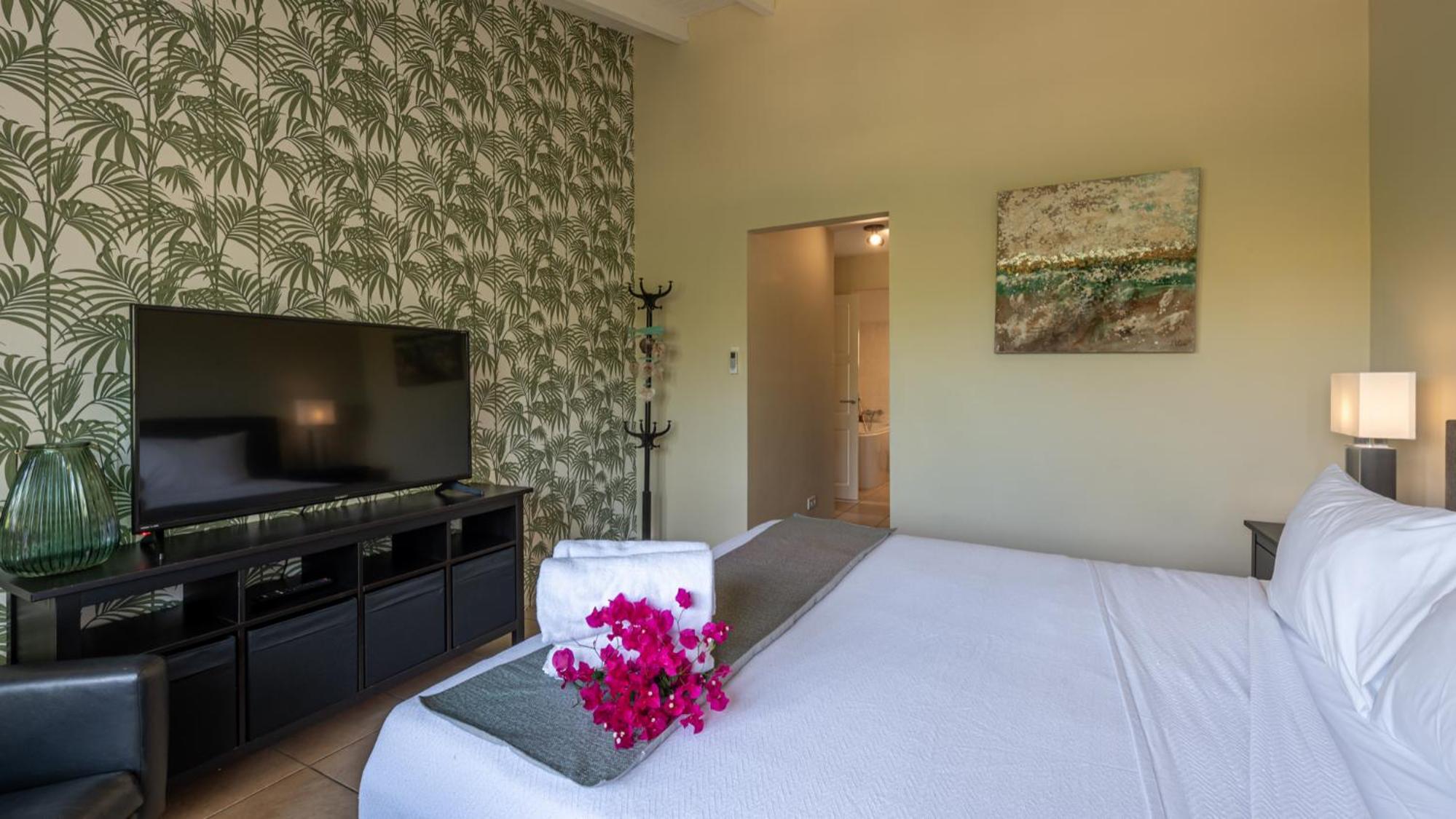 Tropical Treasure - Penthouse at the Spanish Water