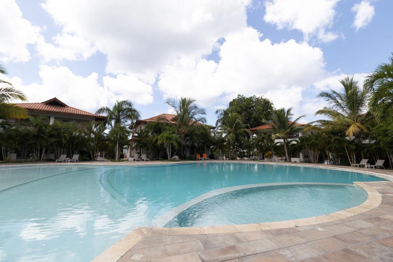 Coastal Luxury 2-Bed w Pool Access in Paraiso Bayahibe