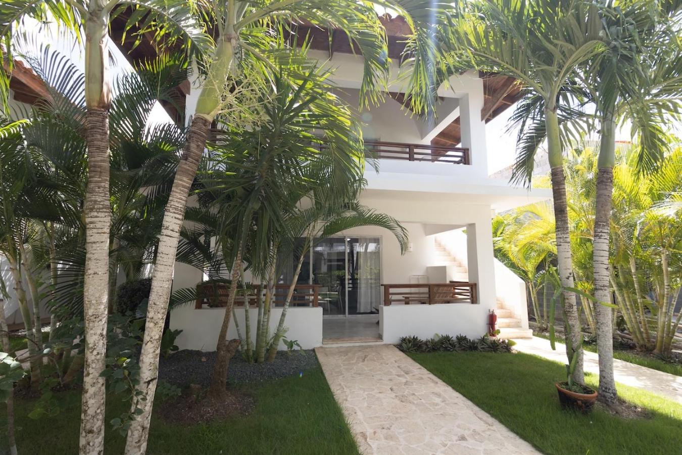 Coastal Luxury 2-Bed w Pool Access in Paraiso Bayahibe