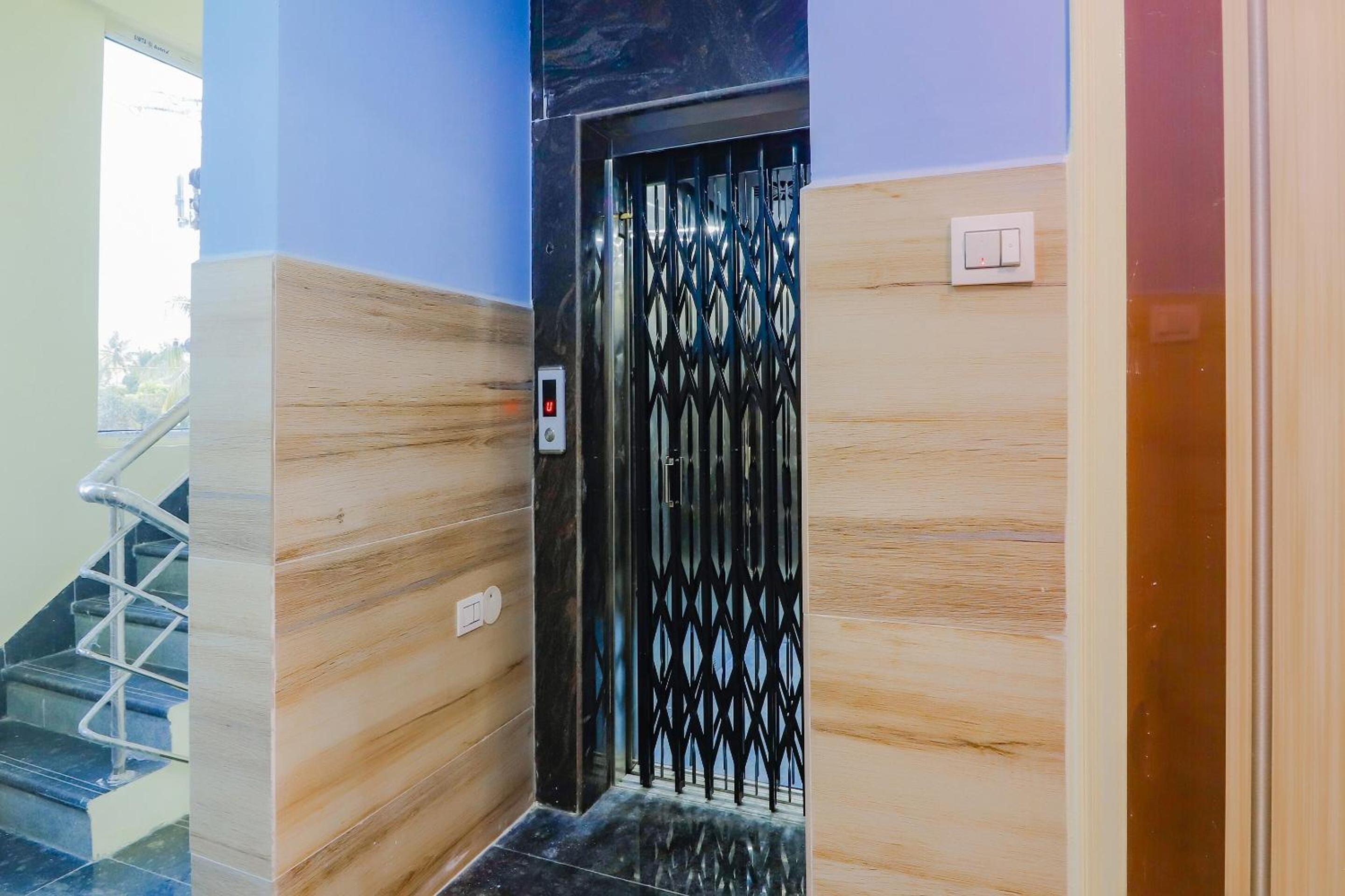 Hotel O Home Sri Balaji Luxary Rooms Near Inorbit Mall Cyberabad