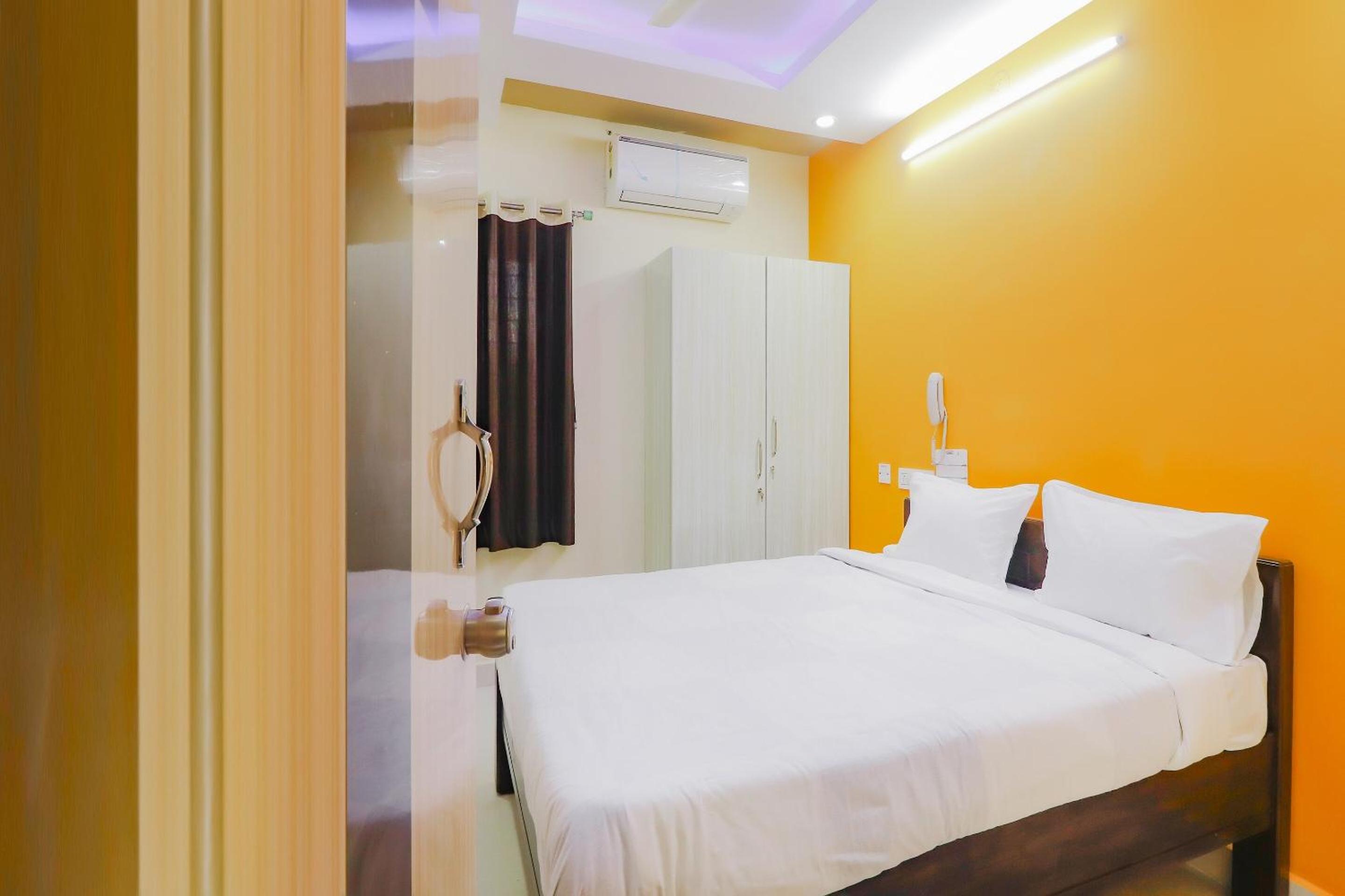 Hotel O Home Sri Balaji Luxary Rooms Near Inorbit Mall Cyberabad