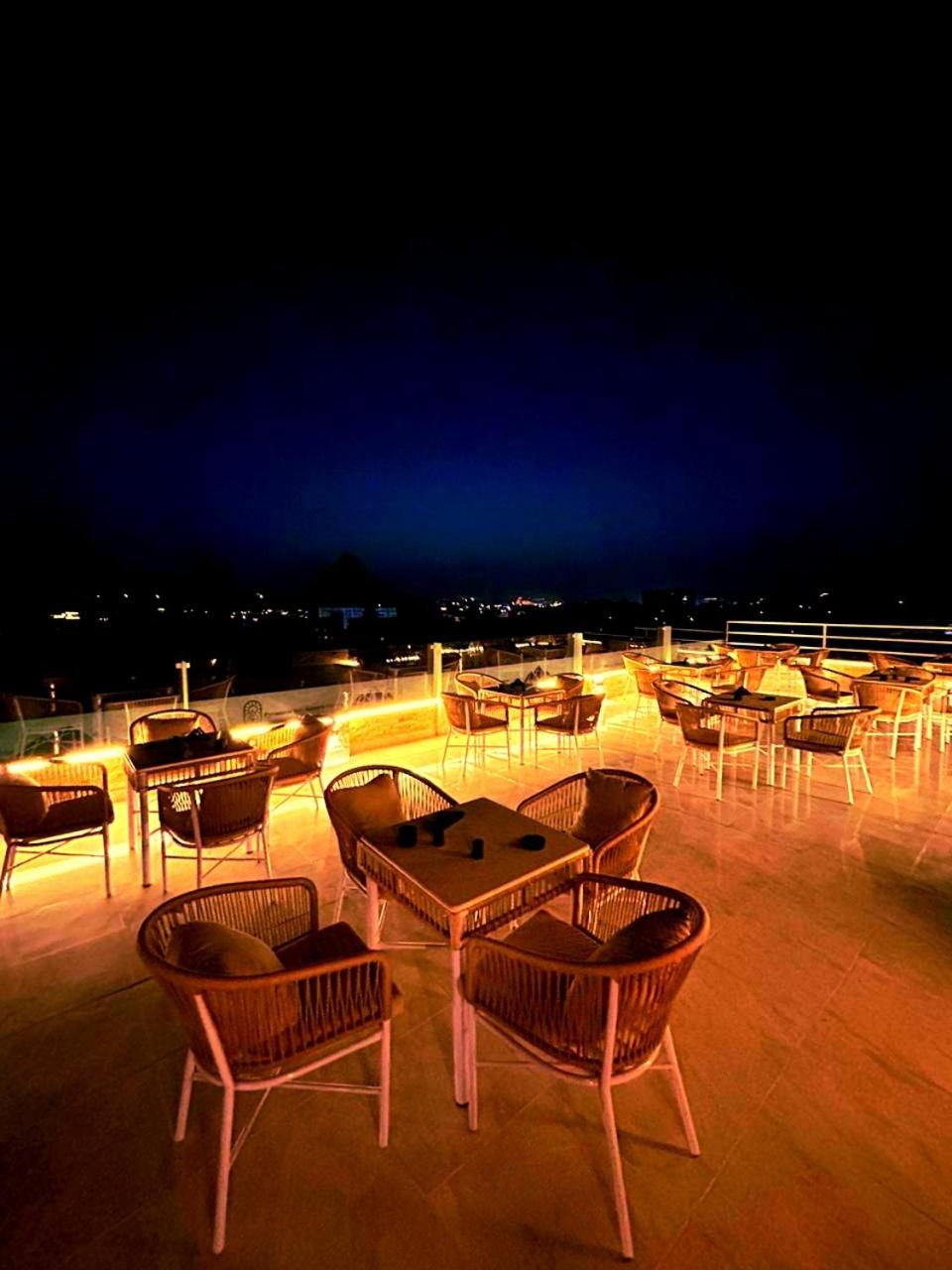PyramidS GoLDeN TempLE HoTeL