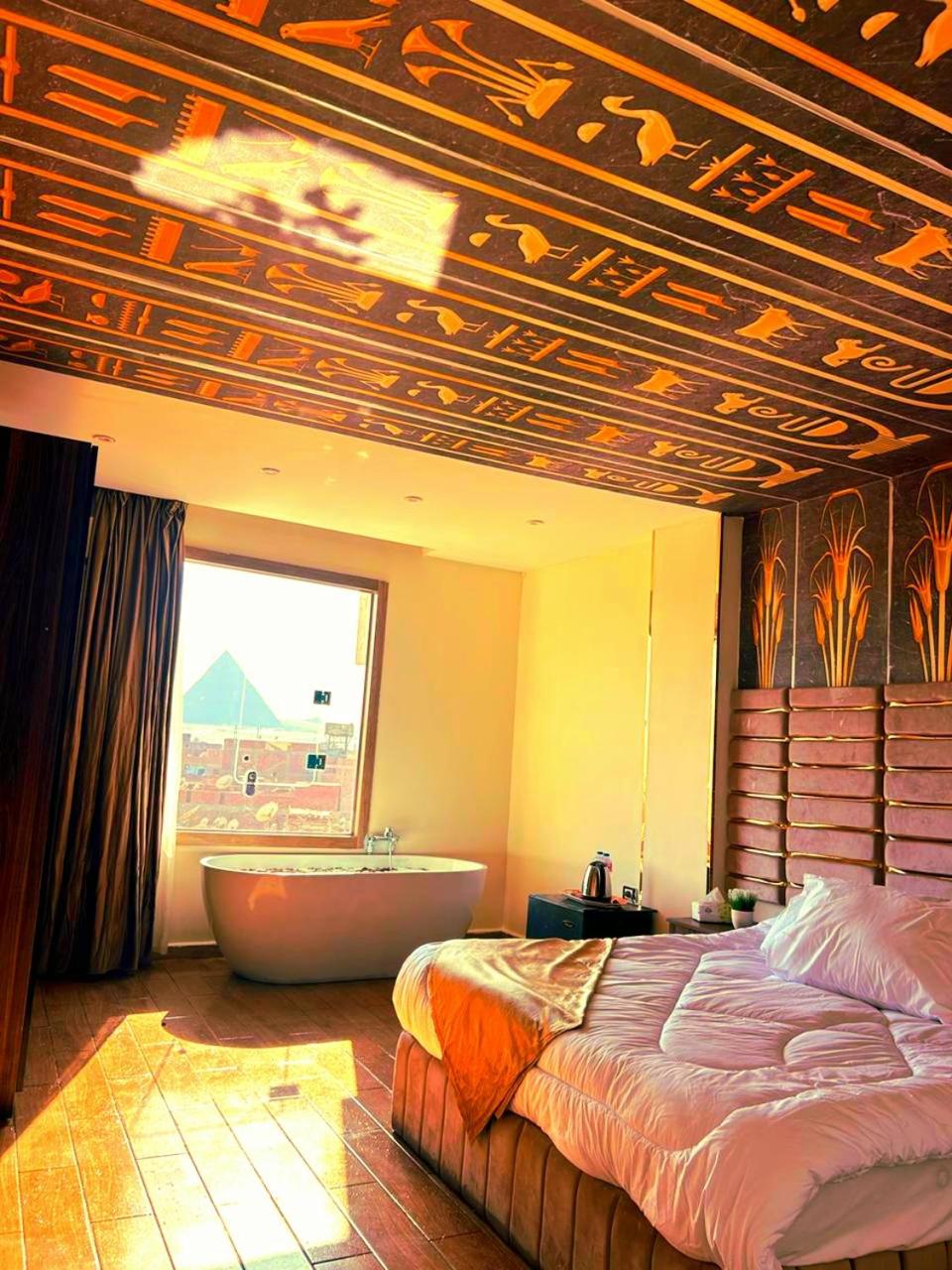 PyramidS GoLDeN TempLE HoTeL