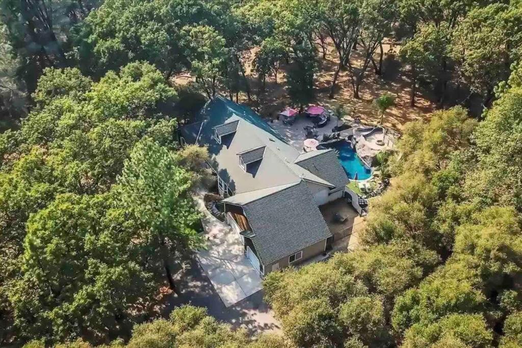 Exclusive Sierra Foothills Oasis view 4