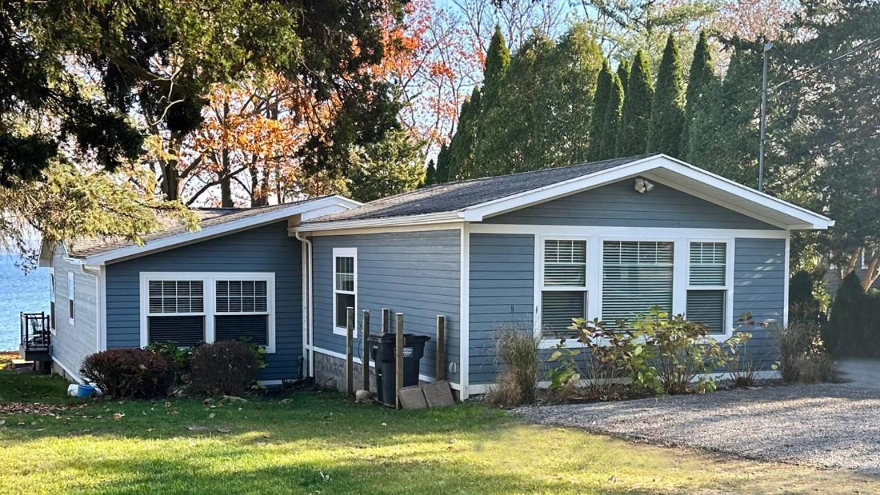 The Blue Bungalow, Seneca Lake view 3