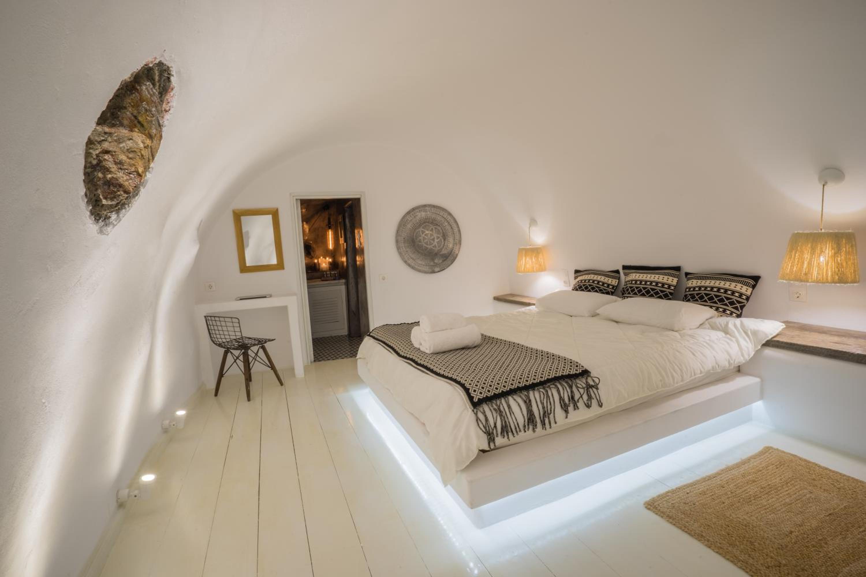 Oia Vacations - Canvas Suites - Property Image 47