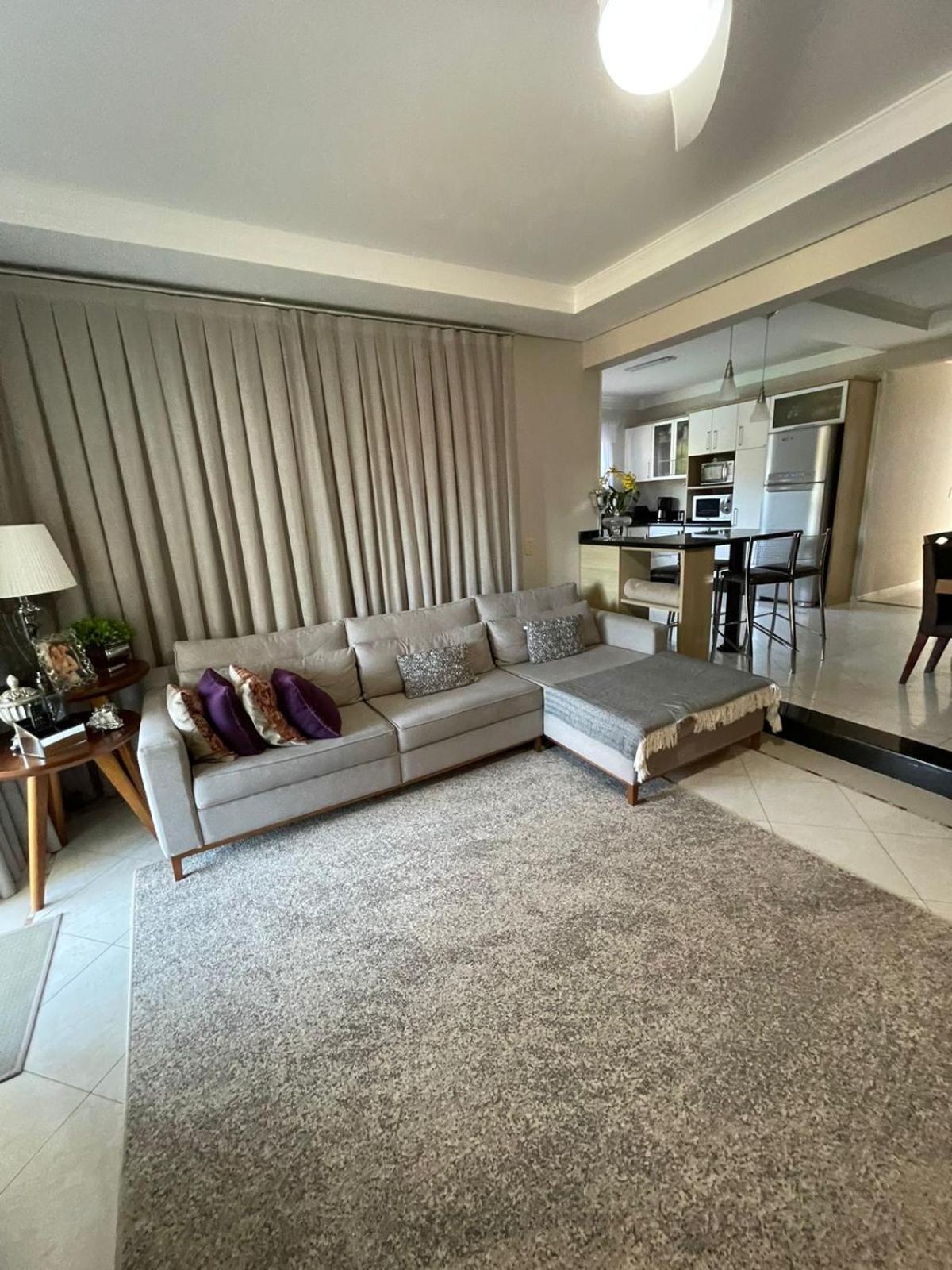 Casa luxuosa con piscina no centro de Bombinhas