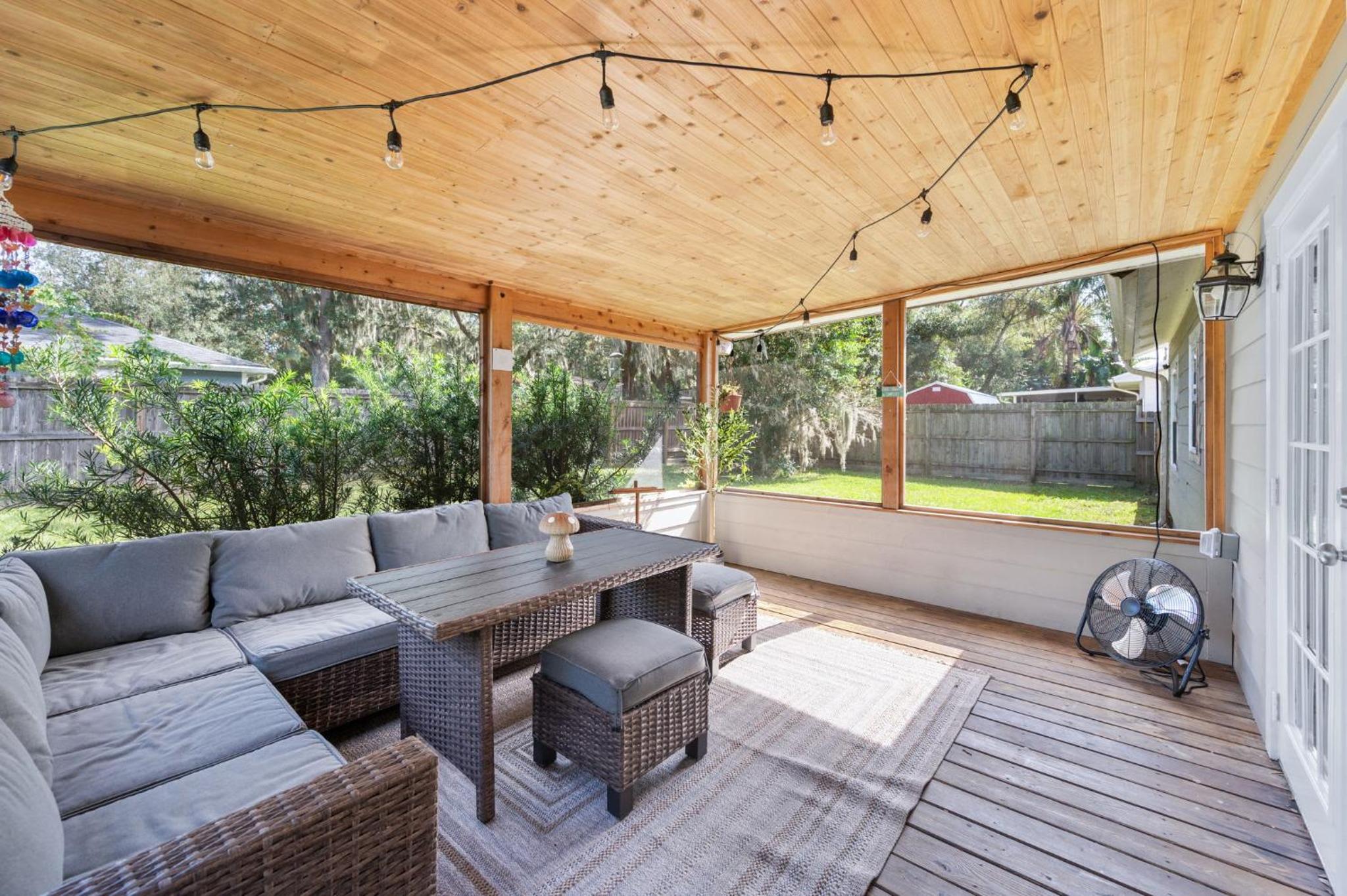 Sunny Retreat Near Downtown & Beaches view 3