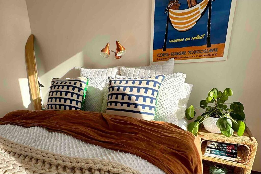 Seaside Beach Shakabode Retreat w Lovely Bay Views