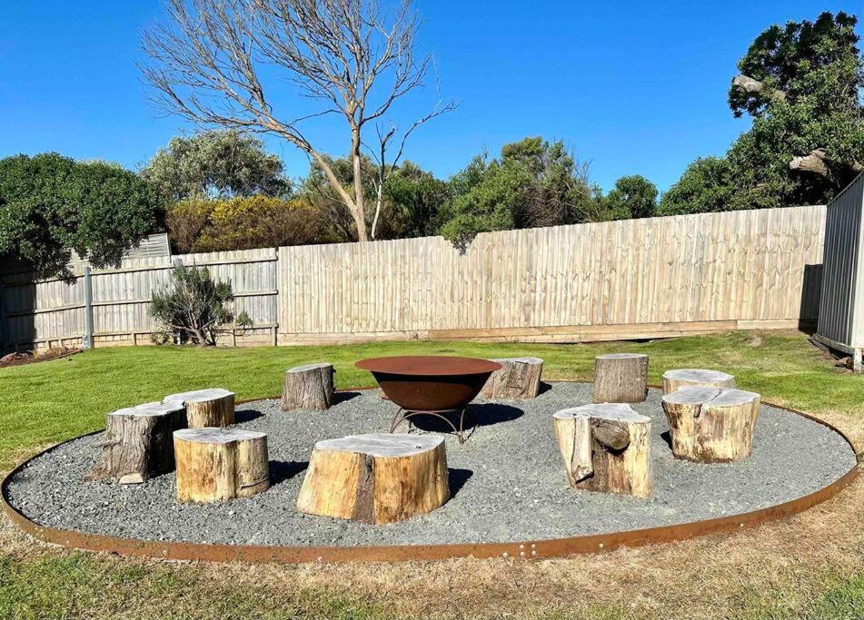 Seaside Beach Shakabode Retreat w Lovely Bay Views