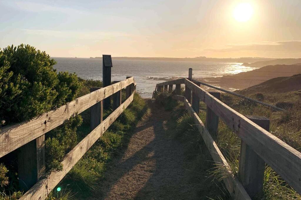 Seaside Beach Shakabode Retreat w Lovely Bay Views