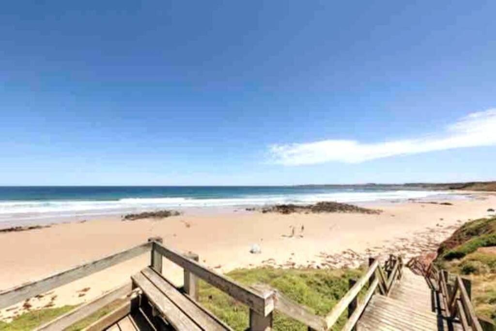 Seaside Beach Shakabode Retreat w Lovely Bay Views