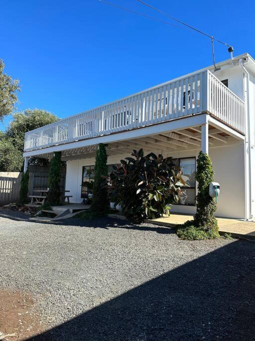 Seaside Beach Shakabode Retreat w Lovely Bay Views