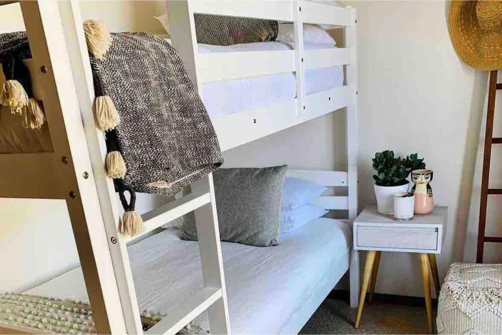 Seaside Beach Shakabode Retreat w Lovely Bay Views