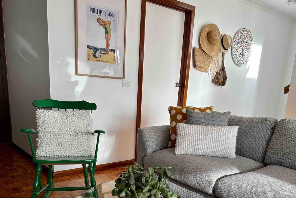 Seaside Beach Shakabode Retreat w Lovely Bay Views