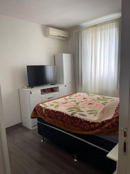 Apartamento Mobiliado a 10 min de Florianópolis