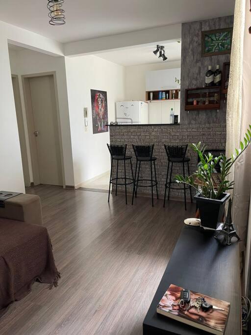 Apartamento Mobiliado a 10 min de Florianópolis