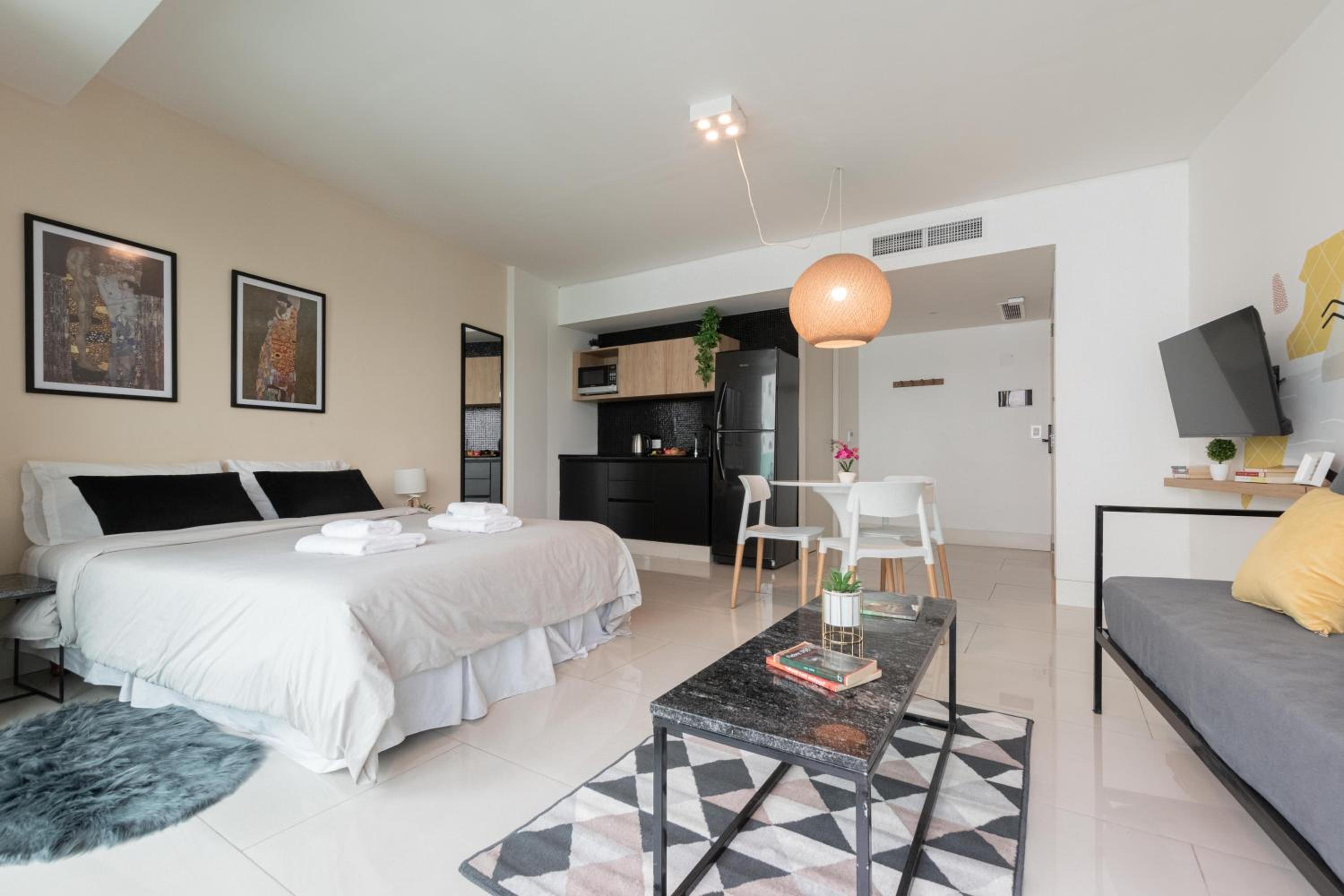 Fliphaus Armenia - Lux Lofts Botanico