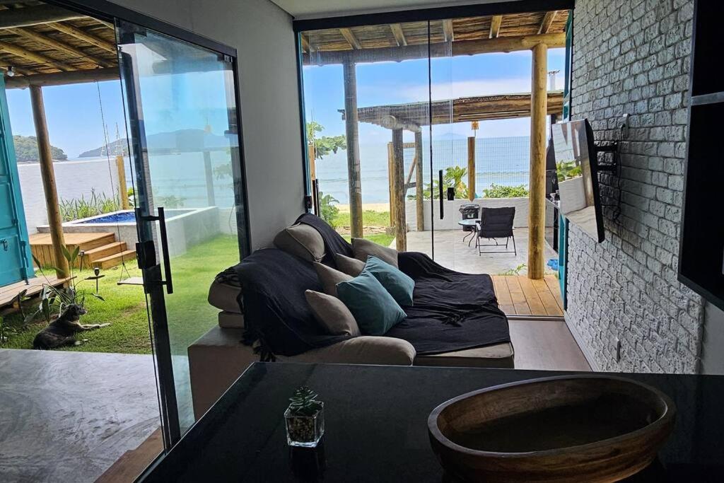Casa Container Pe na Areia