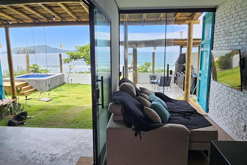 Casa Container Pe na Areia