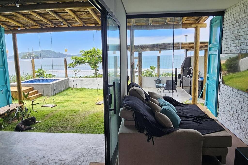Casa Container Pe na Areia
