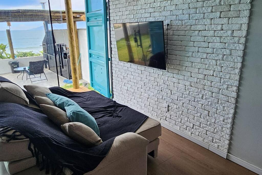 Casa Container Pe na Areia