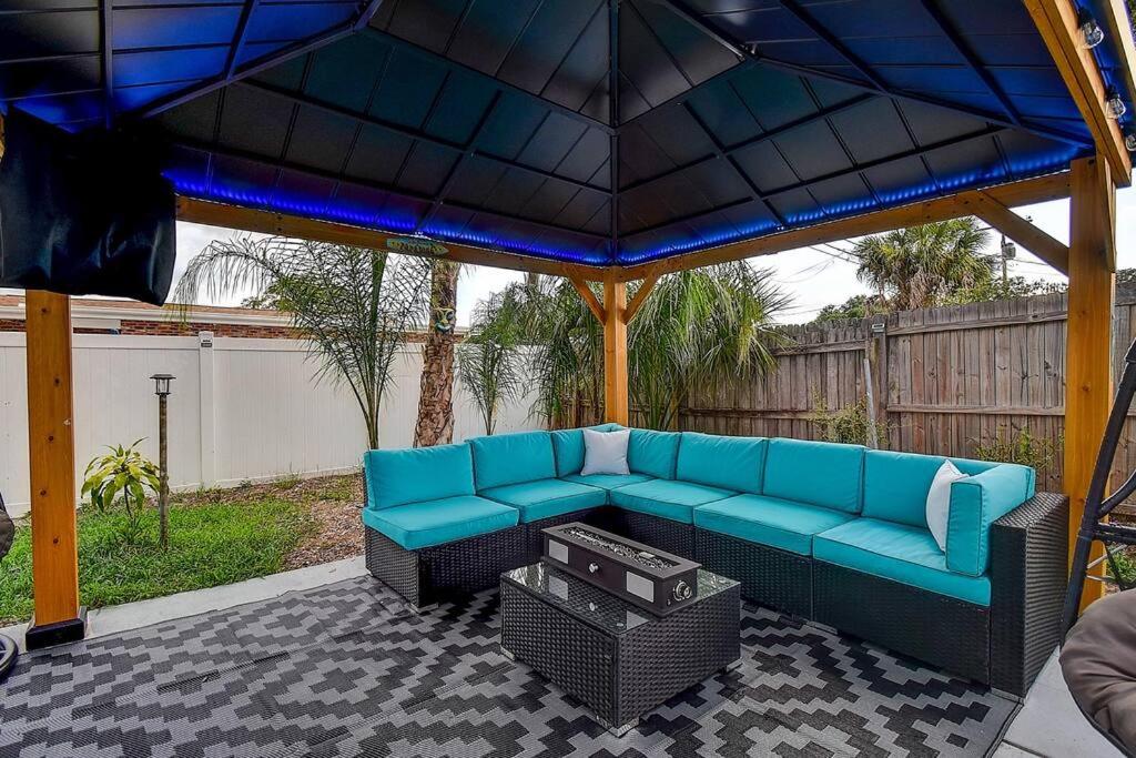 Heated Pool 4 Bedrooms 10 Mins To Beaches view 3