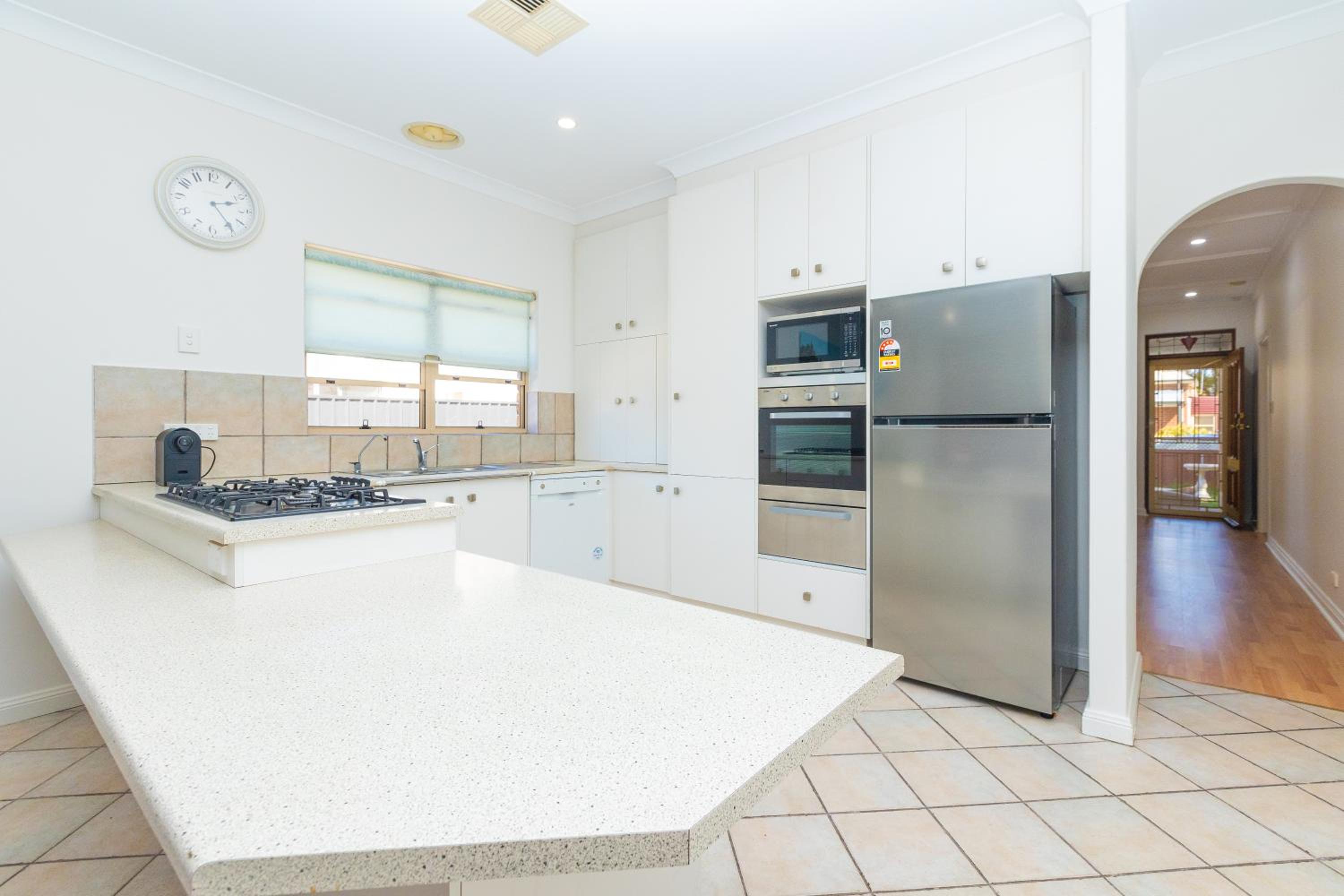 Glenelg House Modern 5QBed,1cot,3Bth, 4TV,FastWIFI