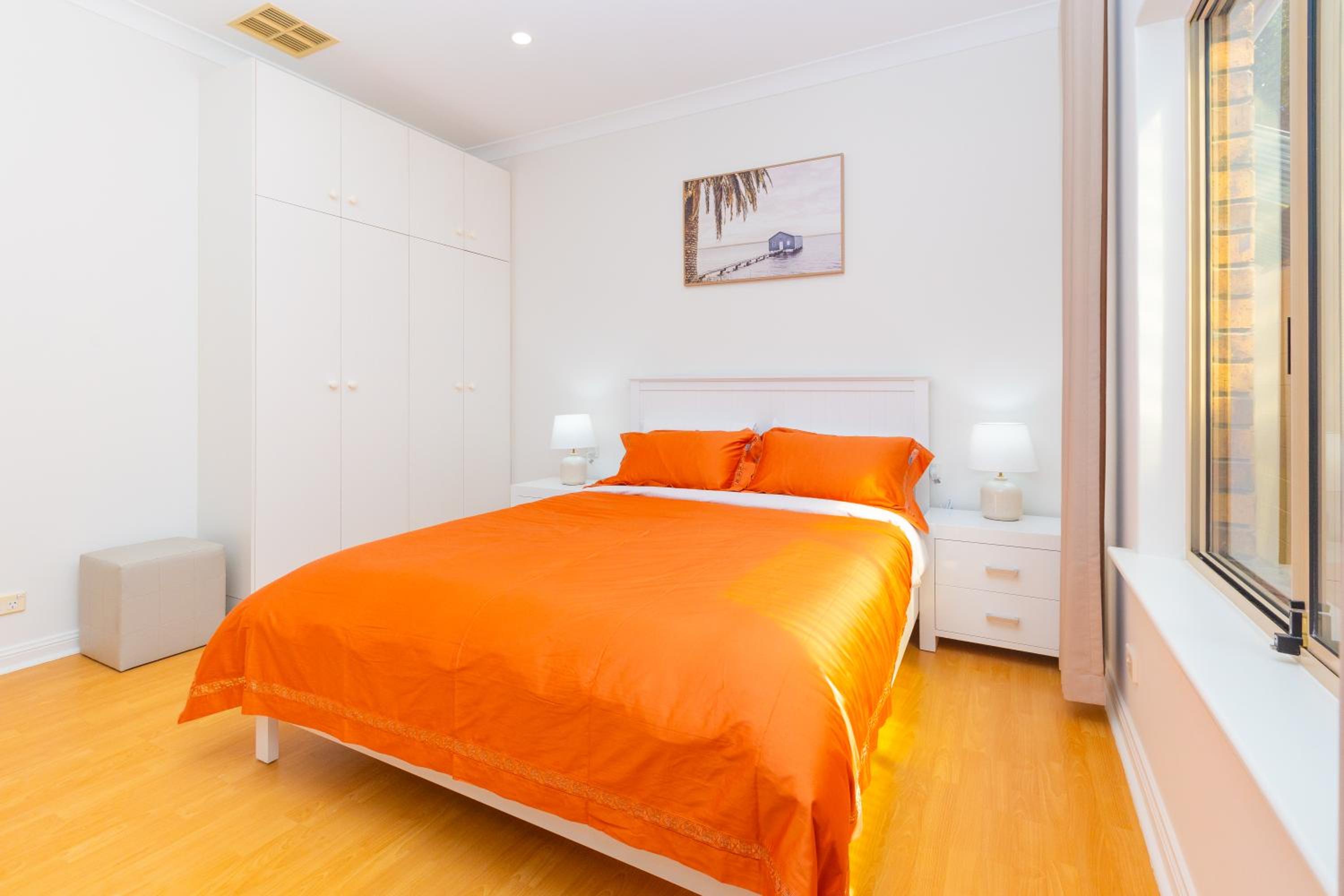 Glenelg House Modern 5QBed,1cot,3Bth, 4TV,FastWIFI